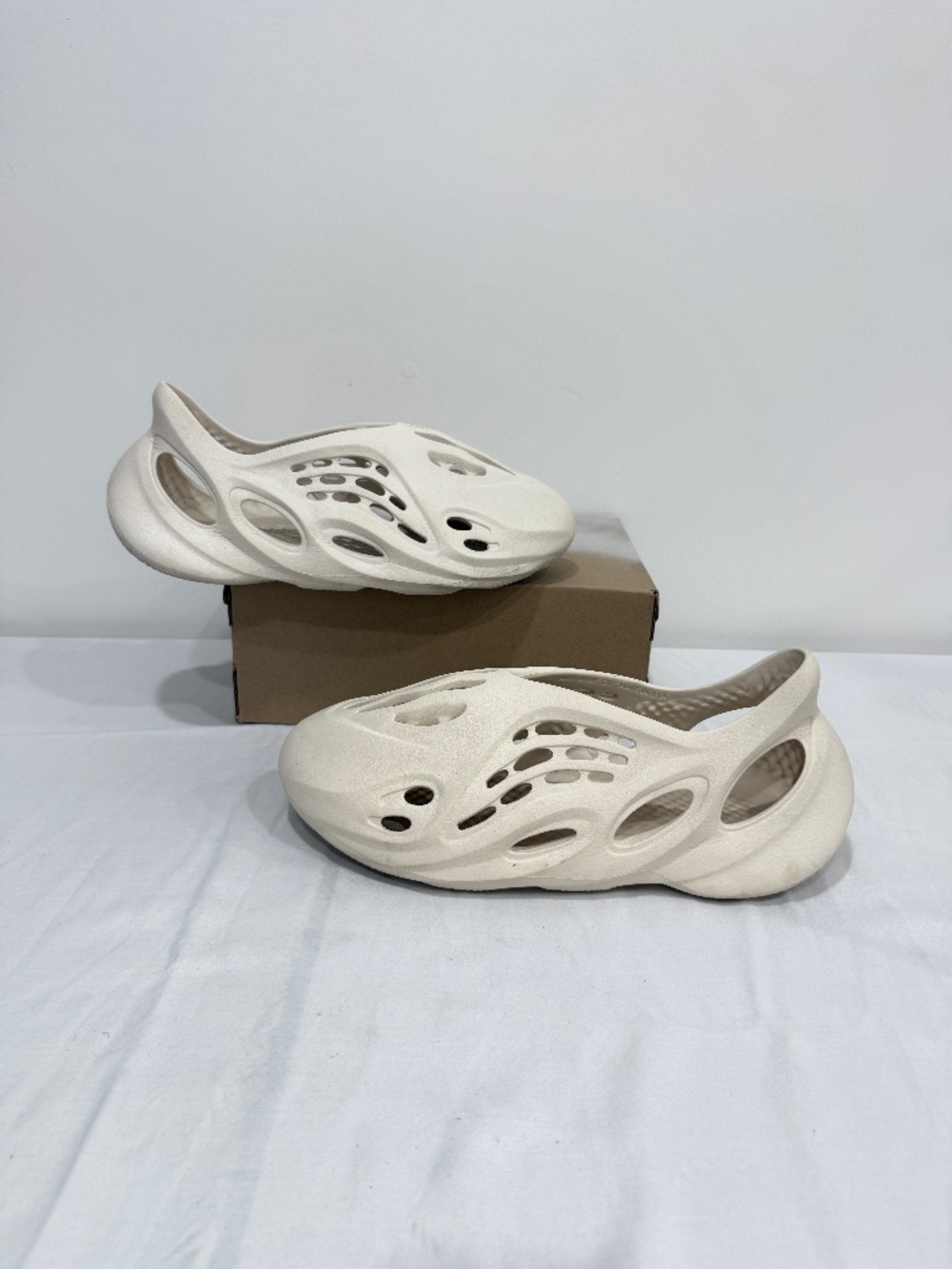 Used W/O Box! Men's Adidas Foam RNNR Beige Cream Summer Slip On Sandals Size 13